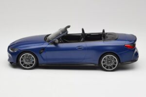 BMW M4 G82 Cabriolet Frozen Portimao Blue Minichamps 1:18 155021030 Metal - imagem 3 de 6