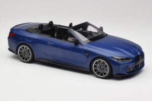 BMW M4 G82 Cabriolet Frozen Portimao Blue Minichamps 1:18 155021030 Metal - imagem 4 de 6