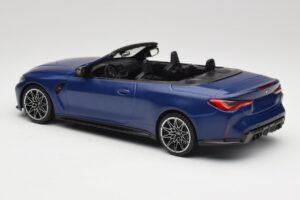BMW M4 G82 Cabriolet Frozen Portimao Blue Minichamps 1:18 155021030 Metal - imagem 5 de 6