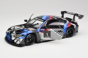 BMW M4 GT3 G82 #1 Test Version 2021 Minichamps 1:18 113222003 Metal - imagem 2 de 8