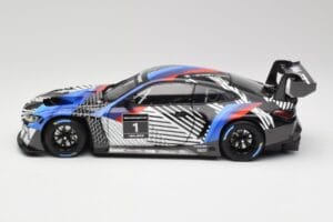 BMW M4 GT3 G82 #1 Test Version 2021 Minichamps 1:18 113222003 Metal - imagem 4 de 8