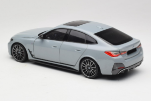 BMW i4 G26 Grey Metallic Minichamps 1:18 110023010 Metal - imagem 7 de 8