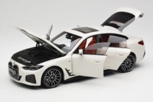 BMW i4 M50 G26 Alpine White Minichamps 1:18 110023011 Metal - imagem 2 de 8
