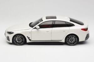 BMW i4 M50 G26 Alpine White Minichamps 1:18 110023011 Metal - imagem 4 de 8
