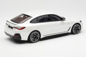 BMW i4 M50 G26 Mineral Branco Metálico Otto 1:18 OT1074 Resina - imagem 2 de 6