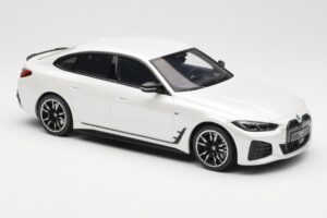 BMW i4 M50 G26 Mineral Branco Metálico Otto 1:18 OT1074 Resina - imagem 4 de 6
