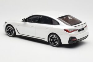 BMW i4 M50 G26 Mineral Branco Metálico Otto 1:18 OT1074 Resina - imagem 5 de 6