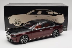 BMW i7 G70 Black & Red Metallic Minichamps 1:18 110023201 Metal - imagem 8 de 8