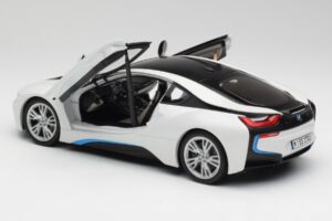 BMW i8 Crystal Branco Paragon 1:18 80432336841 Metal - imagem 5 de 8