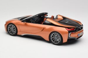 BMW i8 Roadster E-Cobre Minichamps 1:18 80432454784 Metal - imagem 5 de 6