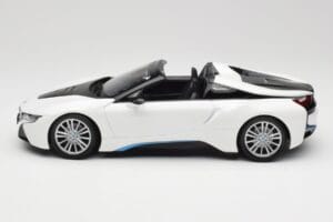 BMW i8 Roadster I15 Branco Metálico Minichamps 1:18 155027031 Metal - imagem 3 de 6