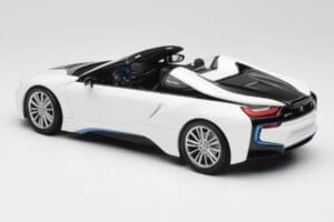 BMW i8 Roadster I15 Branco Metálico Minichamps 1:18 155027031 Metal - imagem 5 de 6