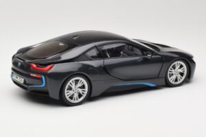 BMW i8 Sophisto Grey Minichamps 1:18 80432336842 Metal - imagem 3 de 8