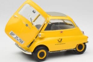BMW Isetta 250 Deutsche Bundespost Revell 1:18 925 Metal - imagem 2 de 8