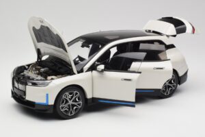 BMW iX Alpine White Minichamps 1:18 110023102 Metal - imagem 2 de 8