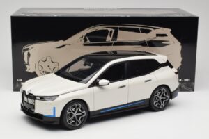 BMW iX Alpine White Minichamps 1:18 110023102 Metal - imagem 8 de 8