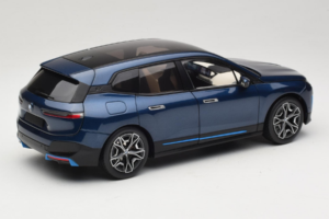 BMW iX Blue Metallic Minichamps 1:18 110023100 Metal - imagem 3 de 8