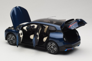 BMW iX Blue Metallic Minichamps 1:18 110023100 Metal - imagem 5 de 8