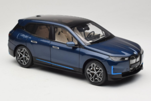 BMW iX Blue Metallic Minichamps 1:18 110023100 Metal - imagem 6 de 8