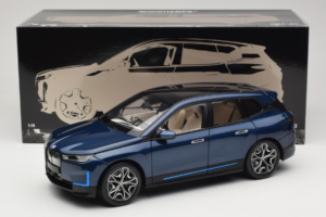 BMW iX Blue Metallic Minichamps 1:18 110023100 Metal - imagem 8 de 8