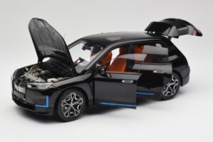 BMW iX Sapphire Black Minichamps 1:18 110023101 Metal - imagem 2 de 8