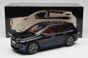 BMW iX Sapphire Black Minichamps 1:18 110023101 Metal - imagem 8 de 8
