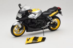 BMW K1200S Amarelo Preto Minichamps 1:10 80430309224 Metal - imagem 2 de 8