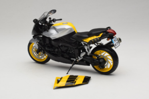 BMW K1200S Amarelo Preto Minichamps 1:10 80430309224 Metal - imagem 5 de 8