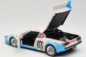 BMW M1 Carte de France #83 D. Pironi / D. Quester 24 Hours of Le Mans 1980 Minichamps 1:18 180802983 Metal - imagem 5 de 8