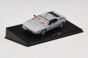 BMW M1 Cinzento IXO 1:43 CLC602N Metal - imagem 2 de 4