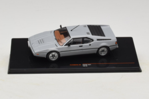 BMW M1 Cinzento IXO 1:43 CLC602N Metal