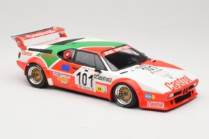 BMW M1 Winther Racing K. Winther / D. Mercer 24 Hours of Le Mans 1984 Minichamps 1:18 155842901 Metal - imagem 4 de 6