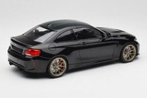 BMW M2 CS F87 Preto Metálico Com Jantes Douradas Minichamps 1:18 155021021 Metal - imagem 2 de 6