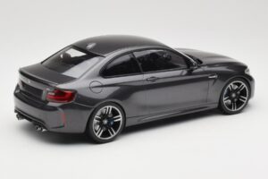 BMW M2 F87 Grey Metallic Minichamps 1:18 155026102 Metal - imagem 2 de 6