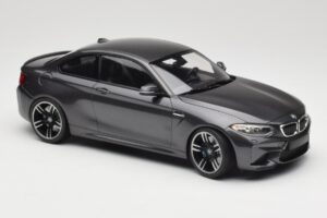BMW M2 F87 Grey Metallic Minichamps 1:18 155026102 Metal - imagem 4 de 6