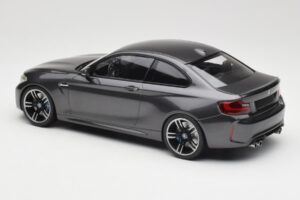 BMW M2 F87 Grey Metallic Minichamps 1:18 155026102 Metal - imagem 5 de 6