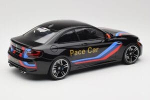 BMW M2 F87 Pace Car Minichamps 1:18 155026106 Metal - imagem 2 de 6