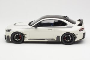 BMW M2 G87 M Performance Branco GT Spirit 1:18 GT476 Resina - imagem 3 de 6