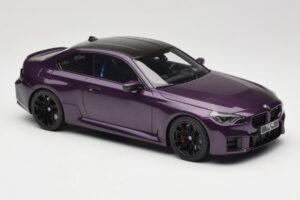 BMW M2 G87 Twilight Purple GT Spirit 1:18 GT946 Resina - imagem 4 de 6