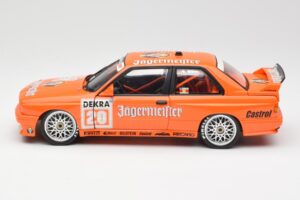 BMW M3 E30 #20 Jagermeister W. Gardner DTM 1992 Minichamps 1:18 180922020-O Metal - imagem 4 de 8