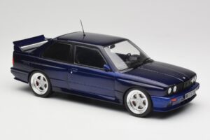 BMW M3 E30 Macau Blue IXO 1:18 18CMC122 Metal - imagem 4 de 6