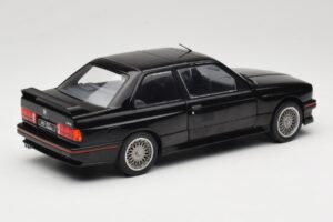 BMW M3 E30 Sport Evo Preto Solido 1:18 S1801501 Metal - imagem 3 de 8
