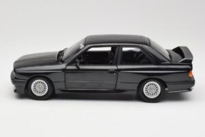 BMW M3 E30 Black Metallic Minichamps 1:18 180020306 Metal - imagem 4 de 8