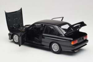 BMW M3 E30 Black Metallic Minichamps 1:18 180020306 Metal - imagem 5 de 8