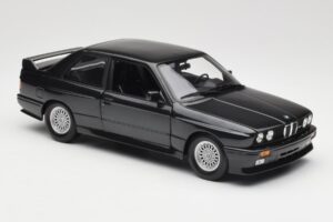 BMW M3 E30 Black Metallic Minichamps 1:18 180020306 Metal - imagem 6 de 8