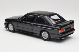 BMW M3 E30 Black Metallic Minichamps 1:18 180020306 Metal - imagem 7 de 8