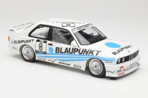 BMW M3 E30 Team Schnitzer #8 O. Manthey DTM 1988 Minichamps 1:18 155882008 Metal - imagem 4 de 6