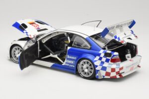 BMW M3 E46 GTR #24 D. Muller / J. Muller / H.-J. Stuck ALMS 2001 Minichamps 1:18 80430139184 Metal - imagem 5 de 8