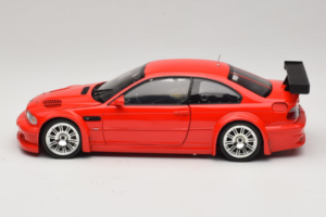 BMW M3 E46 GTR Street Vermelho Minichamps 1:18 100012101 Metal - imagem 4 de 8