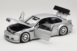BMW M3 E46 GTR Street Prateado Minichamps 1:18 100012100 Metal - imagem 2 de 8
